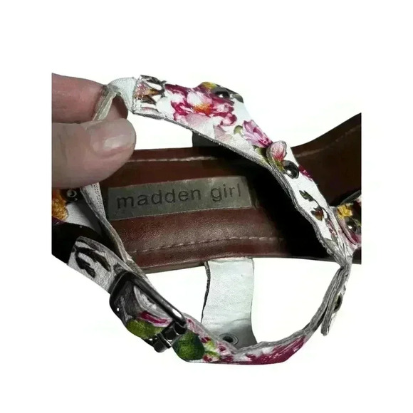 Madden Girl size 9M Sushi Floral Sandals Thongs Flats Flowers - Picture 7 of 9